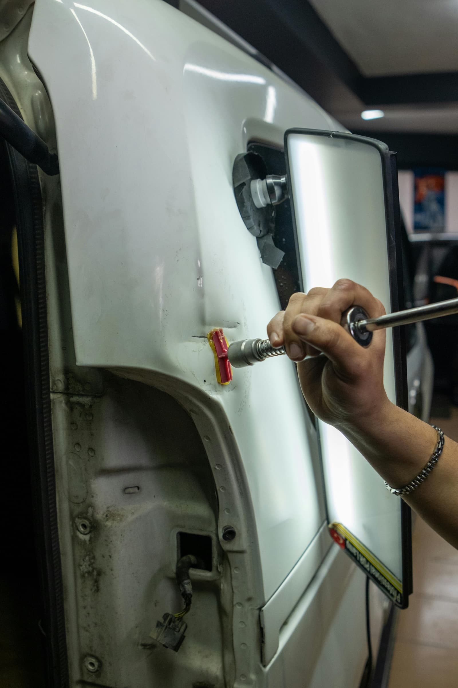 Débosselage sans peinture : la solution pour les coups de portière