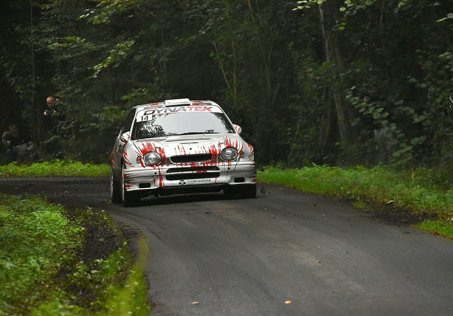 Toyota Corolla WRC équipée DYNATEK en rallye