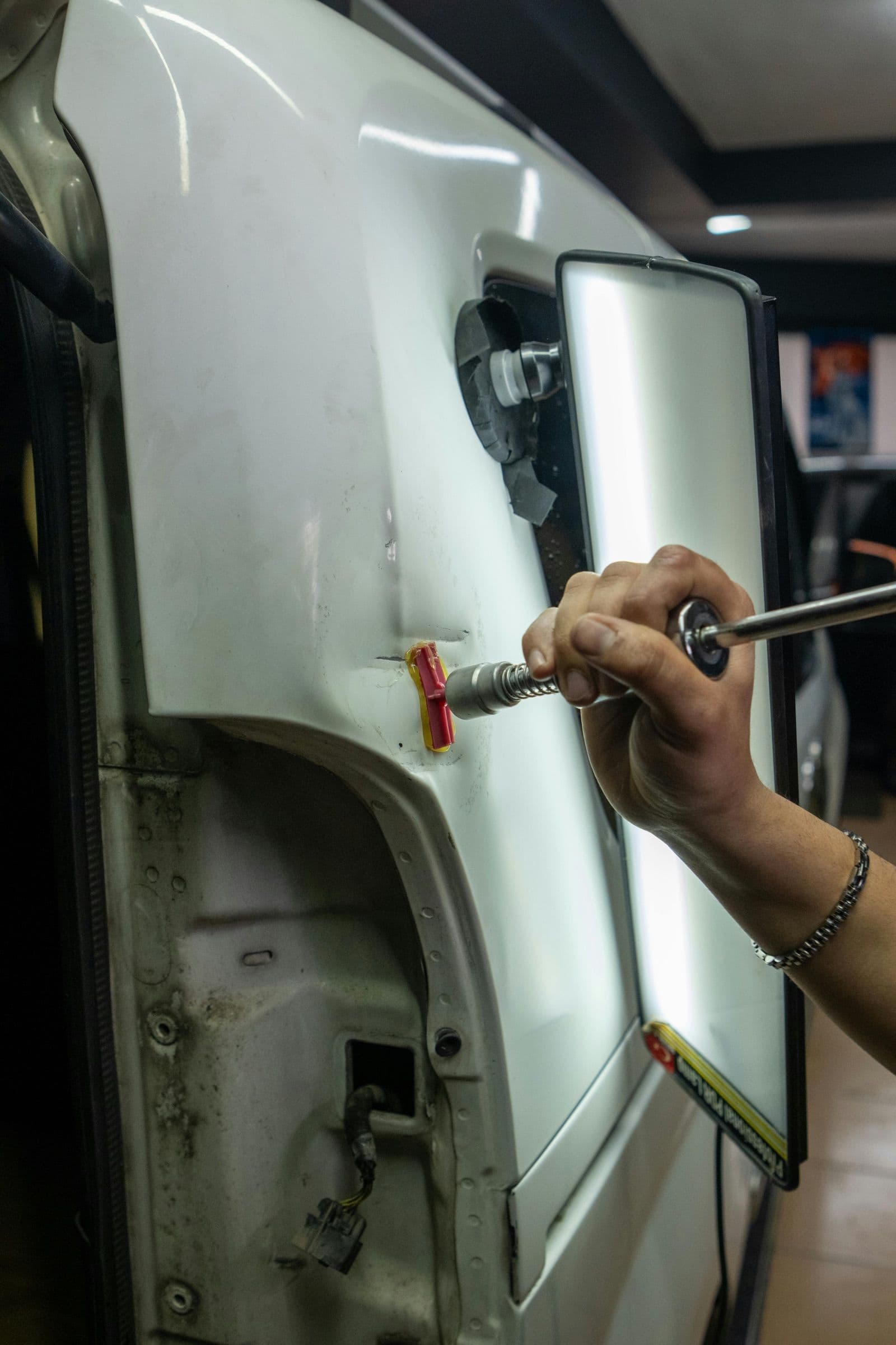 Débosselage sans peinture : la solution pour les coups de portière